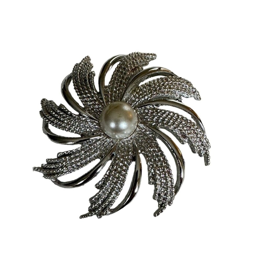 Sarah Coventry Brooch Pin Silvertone Swirl Sunburst Pinwheel Jewelry Faux Pearl - Picture 2 of 6